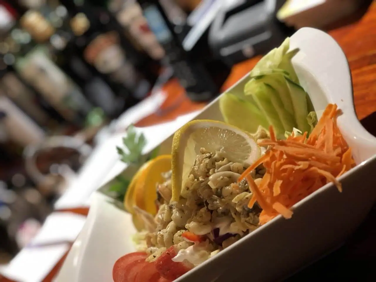 Frischer Salat mit knackigem Gemüse